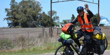 El pampeano de 67 años recorrió toda la ruta 40 en su bicicleta.