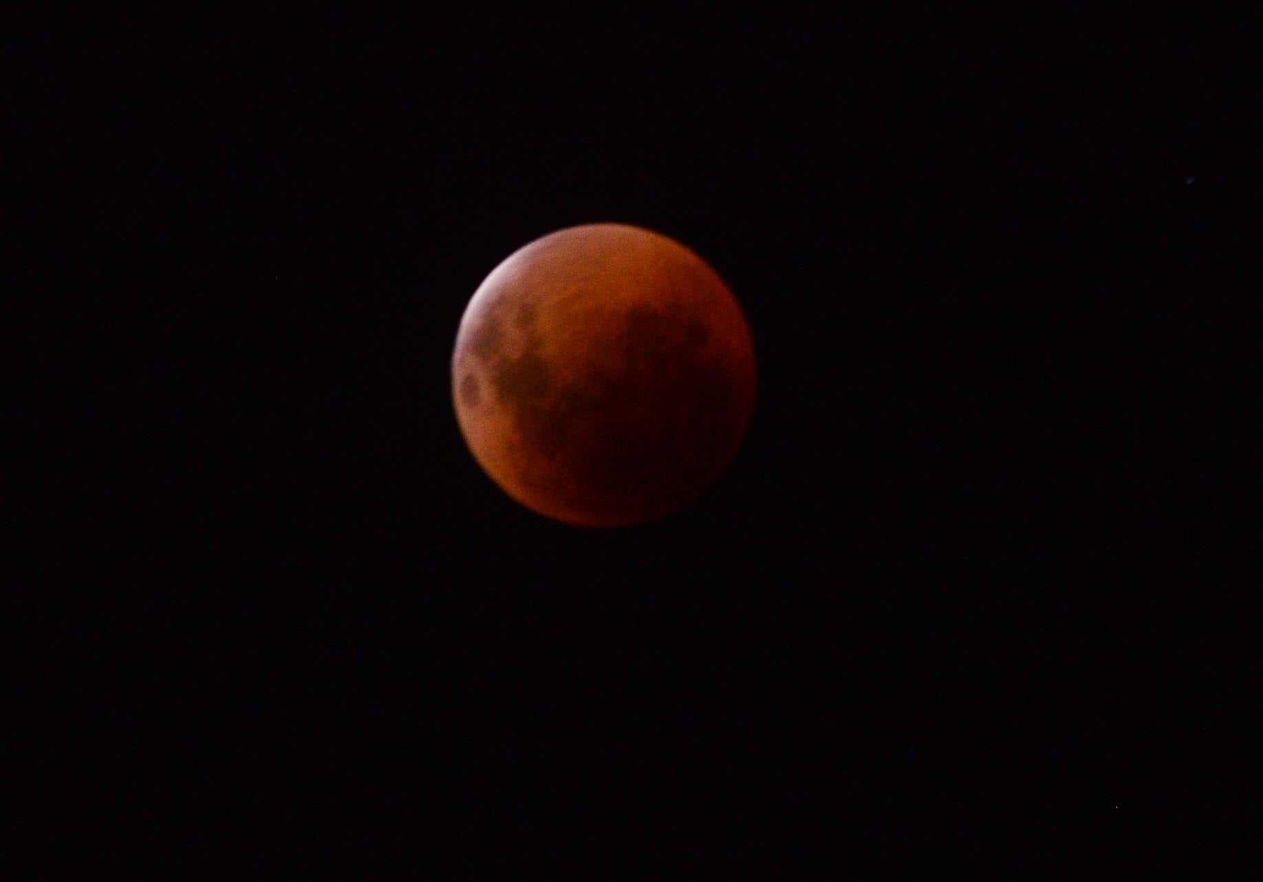 Luna roja eclipse de luna 15 mayo 2022 foto Javier Ferreyra