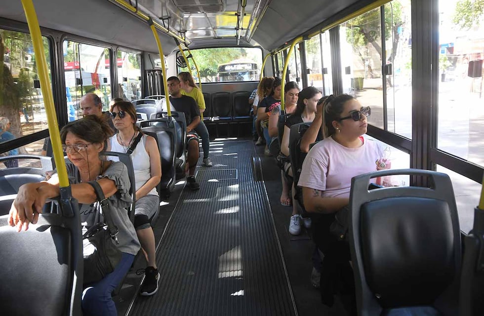 Empresas de colectivos advierten que podría haber suspensión de servicios ante falta de pago de subsidios