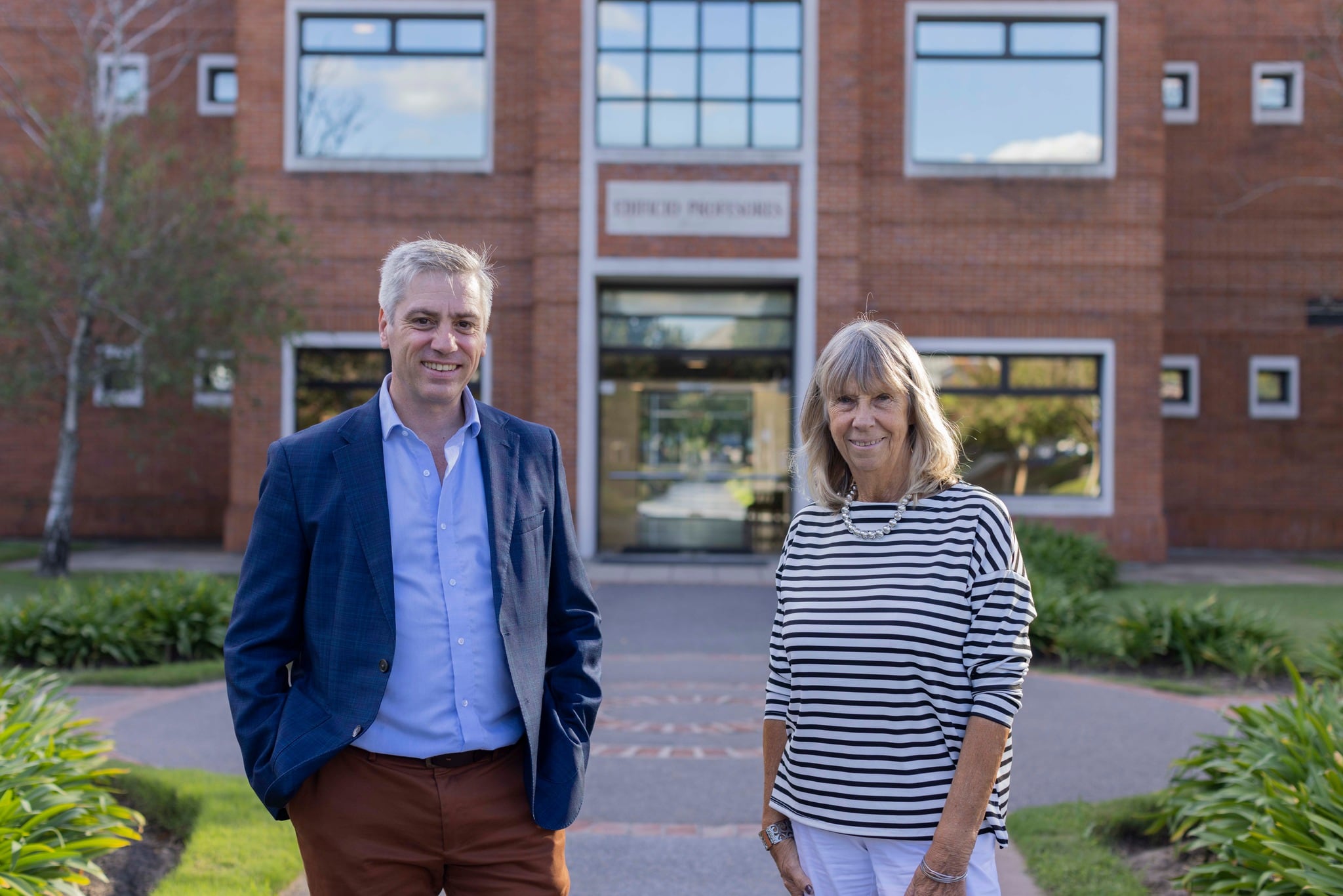 Fausto García, director general del Centro de Entrepreneurship de IAE Business School, EmprendeIAE, y Silvia Torres Carbonell, presidenta emérita de la institución.