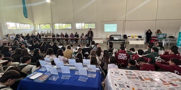 Gonzales Chaves: Se realizó la muestra de Carreras 2025 y ofertas 2026