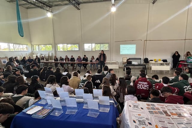 Gonzales Chaves: Se realizó la muestra de Carreras 2025 y ofertas 2026