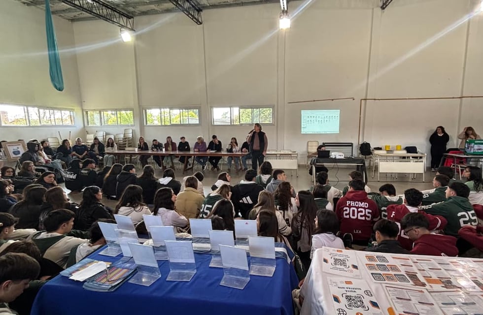 Gonzales Chaves: Se realizó la muestra de Carreras 2025 y ofertas 2026