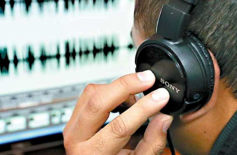 Celos y control: condenaron a un exfiscal rosarino por intervenir el celular de su novia