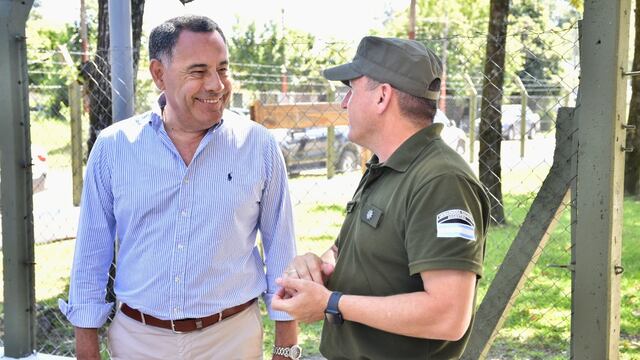 La Escuela de Formación de Gendarmes, en Capitán Cáceres. Visita de Regino Amado y funcionarios