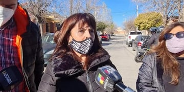 Susana Trimarco llegó esta mañana a San Luis y a la salida de una reunión que mantuvo con la mamá de Guadalupe Lucero, habló a la prensa. Gentileza El Diario