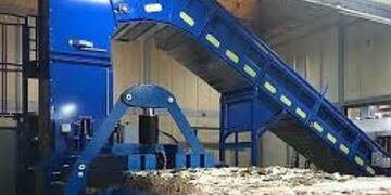 Prensa de planta recicladora de cartón. /Imagen ilustrativa