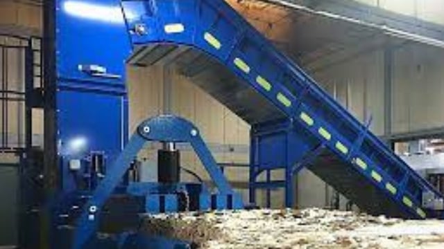 Prensa de planta recicladora de cartón. /Imagen ilustrativa