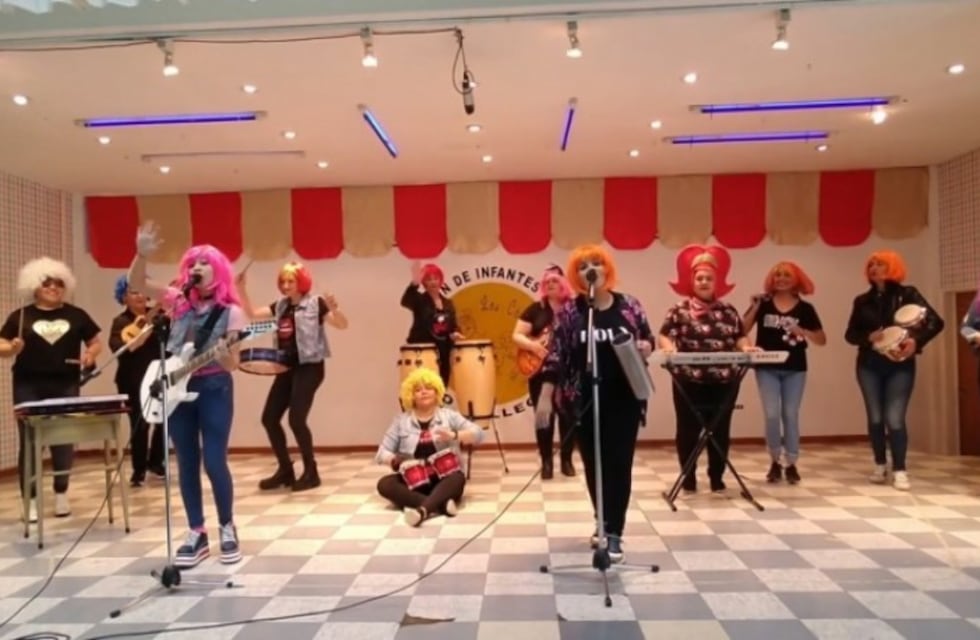 Docentes de un jardín de infantes recibieron a sus alumnos con una versión modificada de la canción “Te Mentiría”