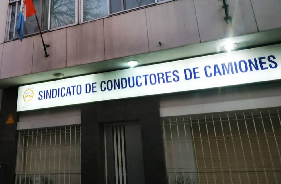 Reportaron una balacera en Rosario contra la sede del Sindicato de Camioneros