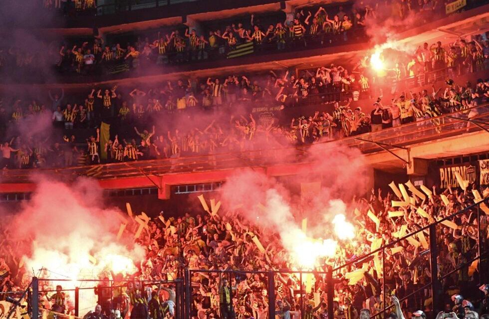 Antes del triunfo de Colón hirieron a cuatro policías y un hincha de Peñarol
