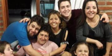 Mauricio Miguez junto a su familia.