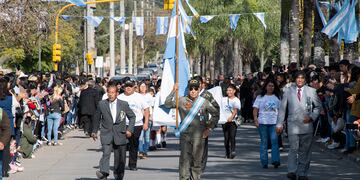 Los veteranos jujeños de guerra de Malvinas recibieron el aplauso de la concurrencia a su paso en el desfile conmemorativo de este lunes en la avenida 10 de Junio.