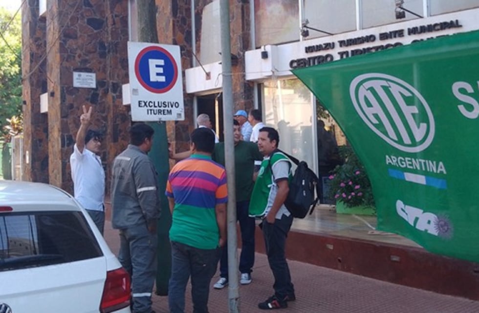 Empleados municipales de Puerto Iguazú recibirán un 25% de aumento al básico