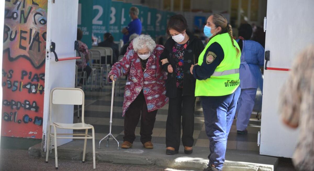Este sábado, se reanuda la campaña de vacunación en Córdoba (José Hernández)