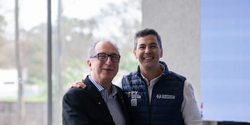 Hugo Passalacqua junto con Santiago Peña, presidente de Paraguay.
