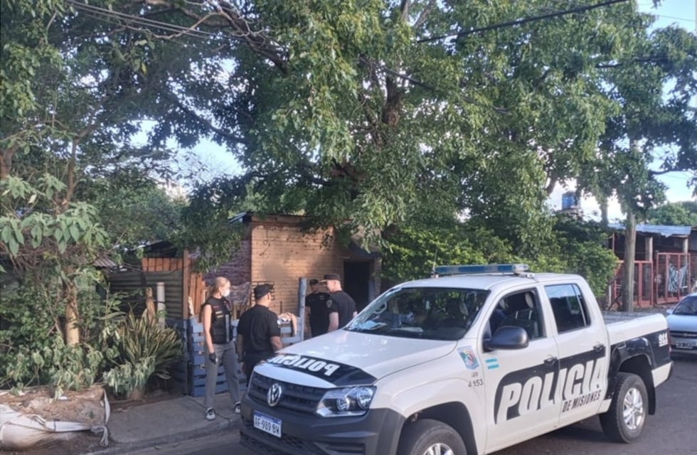 Investigan la muerte de una mujer hallada en una letrina en Posadas: detuvieron a su yerno