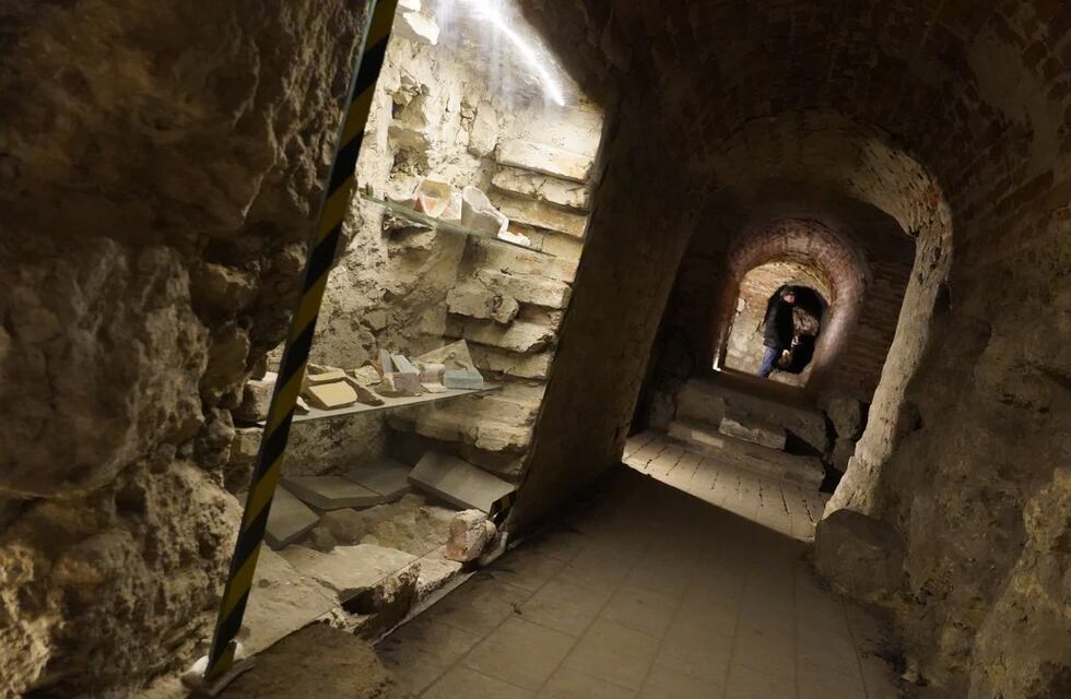En Ucrania catacumbas medievales sirven como refugio antibombas ante los ataques rusos