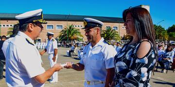 Puerto Belgrano: acto de ascenso a Suboficiales Mayores y despedida del personal que pasa a retiro