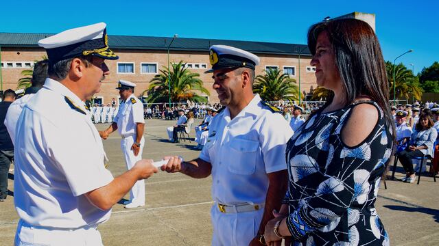 Puerto Belgrano: acto de ascenso a Suboficiales Mayores y despedida del personal que pasa a retiro