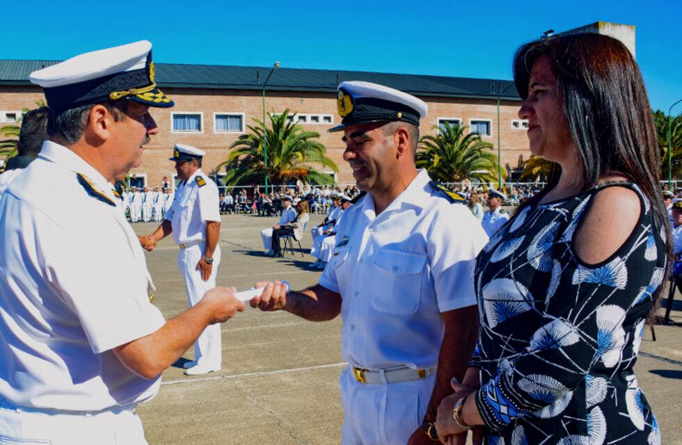 Puerto Belgrano: acto de ascenso a Suboficiales Mayores y despedida del personal que pasa a retiro