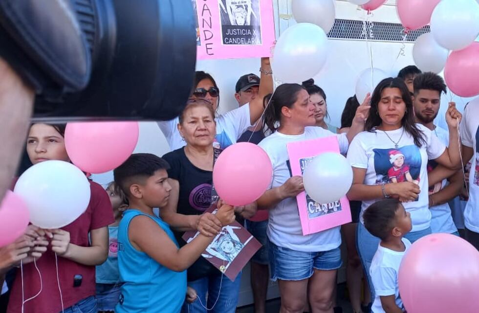 “Por favor no se olviden de mi hija”, la súplica de la mamá de Candelaria durante la suelta de globos