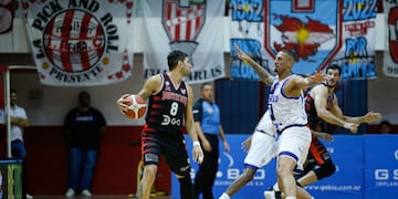 Luciano González, una de las mejores piezas de Instituto en un partido ante Riachuelo que costó más de la cuenta (Leandro Gómez / Prensa Instituto).