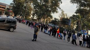 Los hinchas de Belgrano compararon 4.500 populares para el domingo ante Instituto. Este viernes sigue la venta.