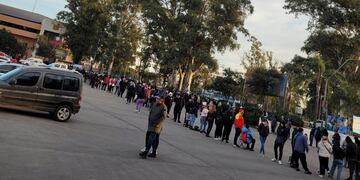 Los hinchas de Belgrano compararon 4.500 populares para el domingo ante Instituto. Este viernes sigue la venta.