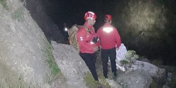 Dos turistas fueron rescatados en el Cerro Los Gigantes. (Policía de Córdoba)