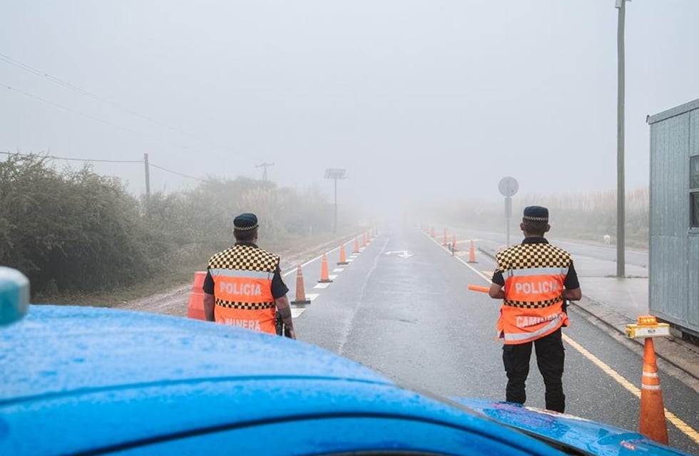 ¿Balizas sí o no?: 10 recomendaciones de la Policía Caminera de Córdoba para manejar con niebla