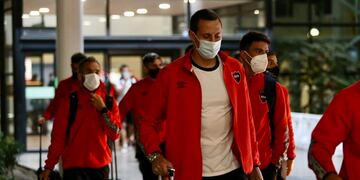 El plantel rojinegro llegó a Chile el día después de la derrota ante Central. (@newells)