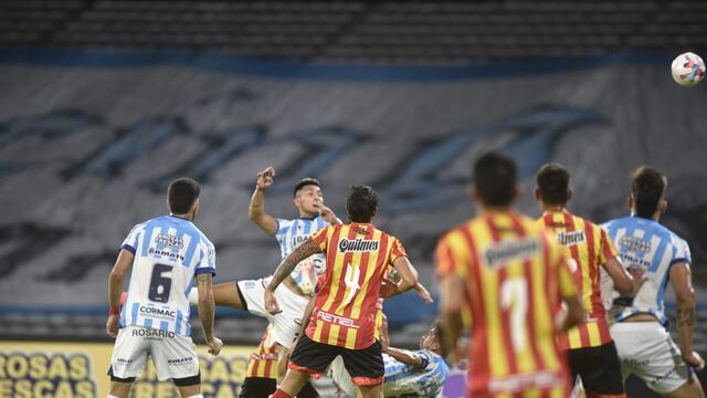 Racing de Nueva Italia y Boca Unidos, en duelo por el Federal A, en el Mario Alberto Kempes. (Ramiro Pereyra/La Voz)