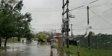Barrios con abundante agua en las calles que dificulta la circulación. (CIMECO)
