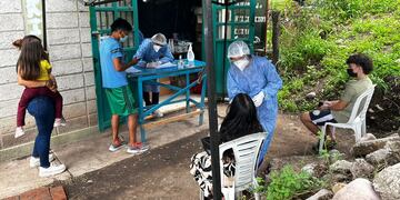 Niños y adolescentes -en el segmento menos vacunado- son ahora el centro de preocupación para las autoridades sanitarias de Jujuy, en razón del súbito aumento de contagios presuntamente a causa de las variantes Delta y Ómicron.