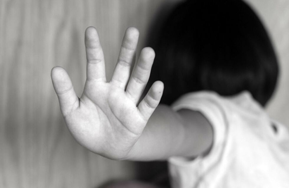 Una sanjuanina agredió con patadas a su hija de 15 años al intentar hacer que abortara