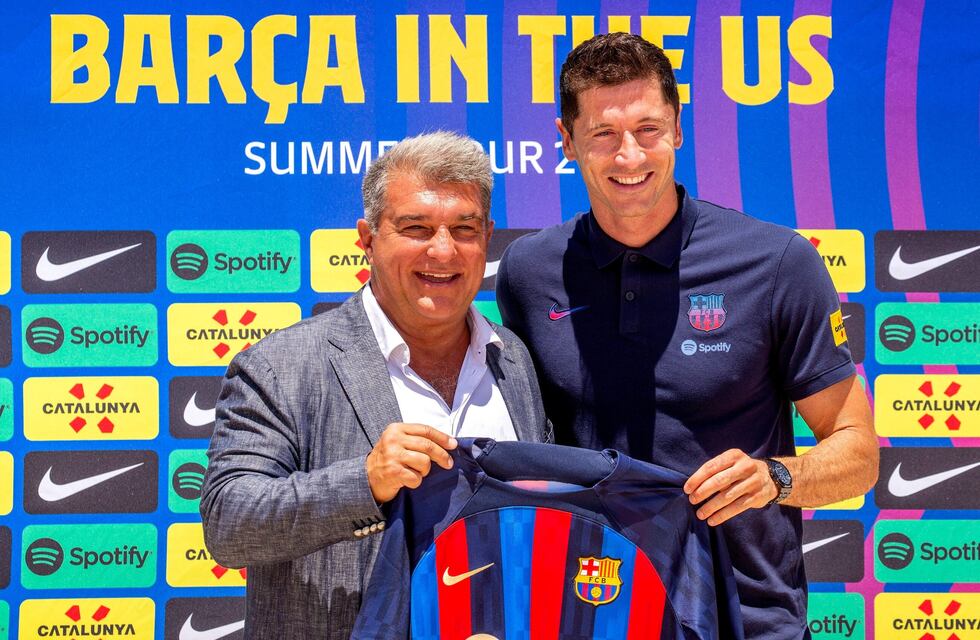 El Barcelona presentó oficialmente a Robert Lewandowski como flamante refuerzo