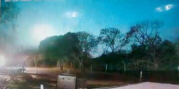 El bólido que pasó por el cielo de Córdoba. (captura de video)