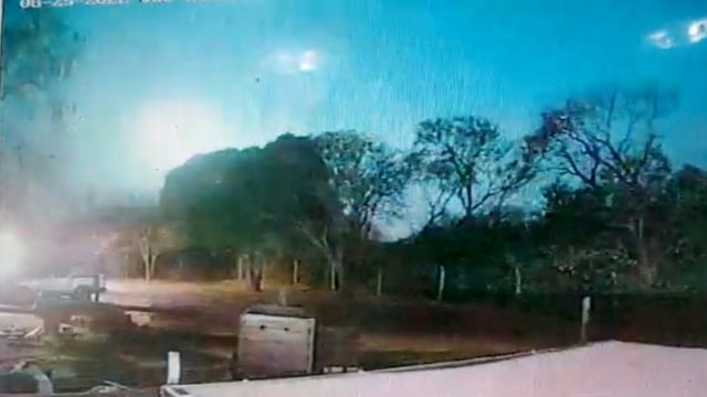 El bólido que pasó por el cielo de Córdoba. (captura de video)