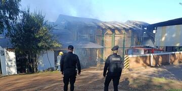 Se incendió un secadero de yerba mate en Campo Viera.
