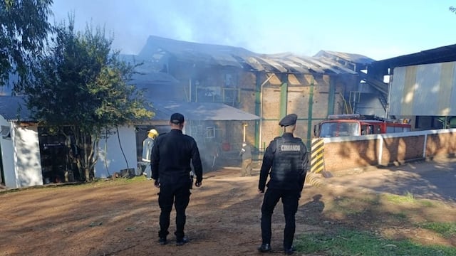 Se incendió un secadero de yerba mate en Campo Viera.
