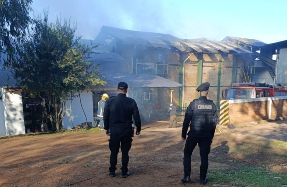 Se incendió un secadero de yerba mate en Campo Viera