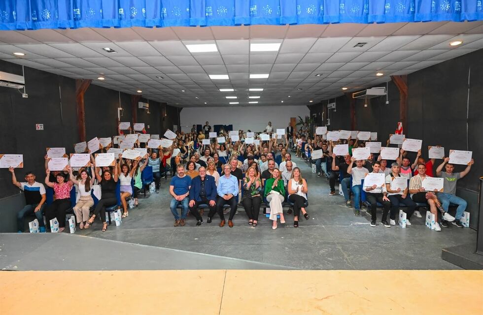 Se entregaron 100 nuevos títulos de diplomaturas en el Centro de Estudios Superiores Arroyito