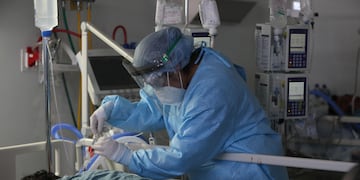 Médicos en México atienden pacientes con Covid-19