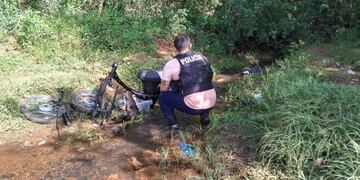 Secuestraron motopartes sumergidas en el arroyo Lorenzo en San Javier.