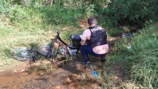 Secuestraron motopartes sumergidas en el arroyo Lorenzo en San Javier.
