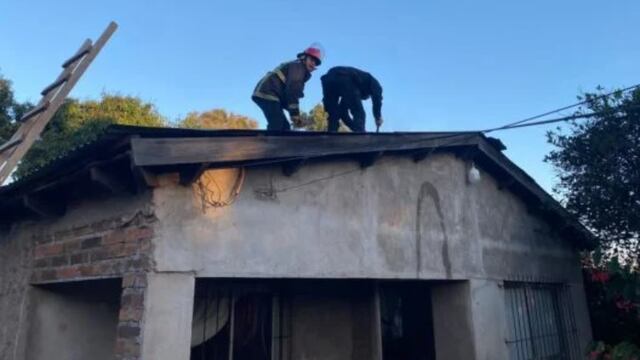 Un presunto desperfecto eléctrico provocó un incendio en una vivienda de Oberá.