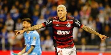 Pedro marcó tres goles para el Flamengo en la noche de Liniers.