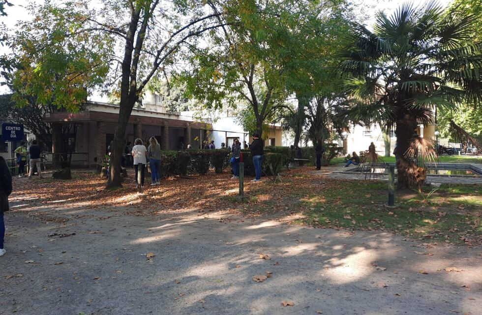 Coronavirus en Azul: larga fila para testearse en el Centro de Día