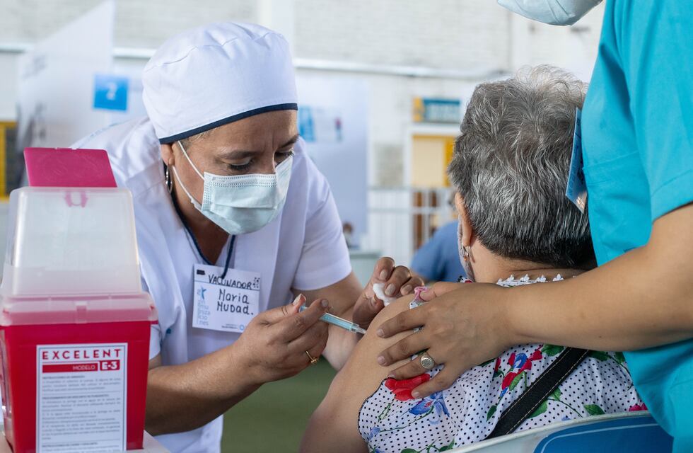 Vacunación: todos los que completaron esquema hace 6 o más meses pueden colocarse el refuerzo
